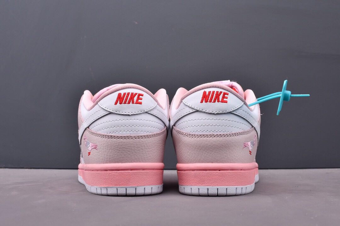 Dunk SB x STAPLE Low ROSA