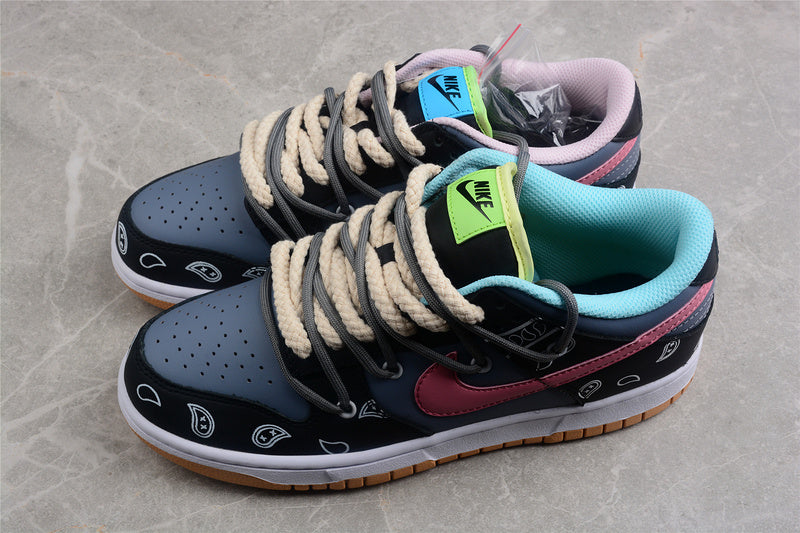 SB DUNK LOW SE